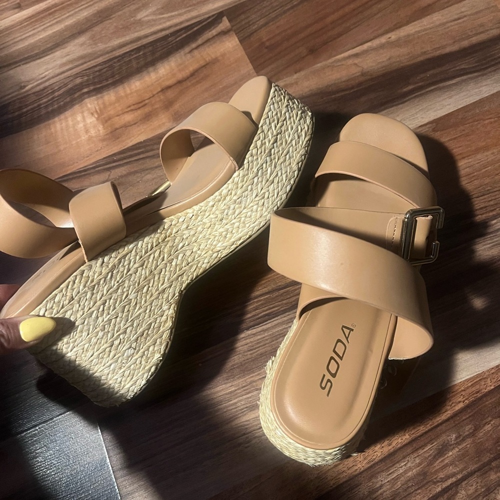 ✨ Wedges✨ - Picture 2 of 4